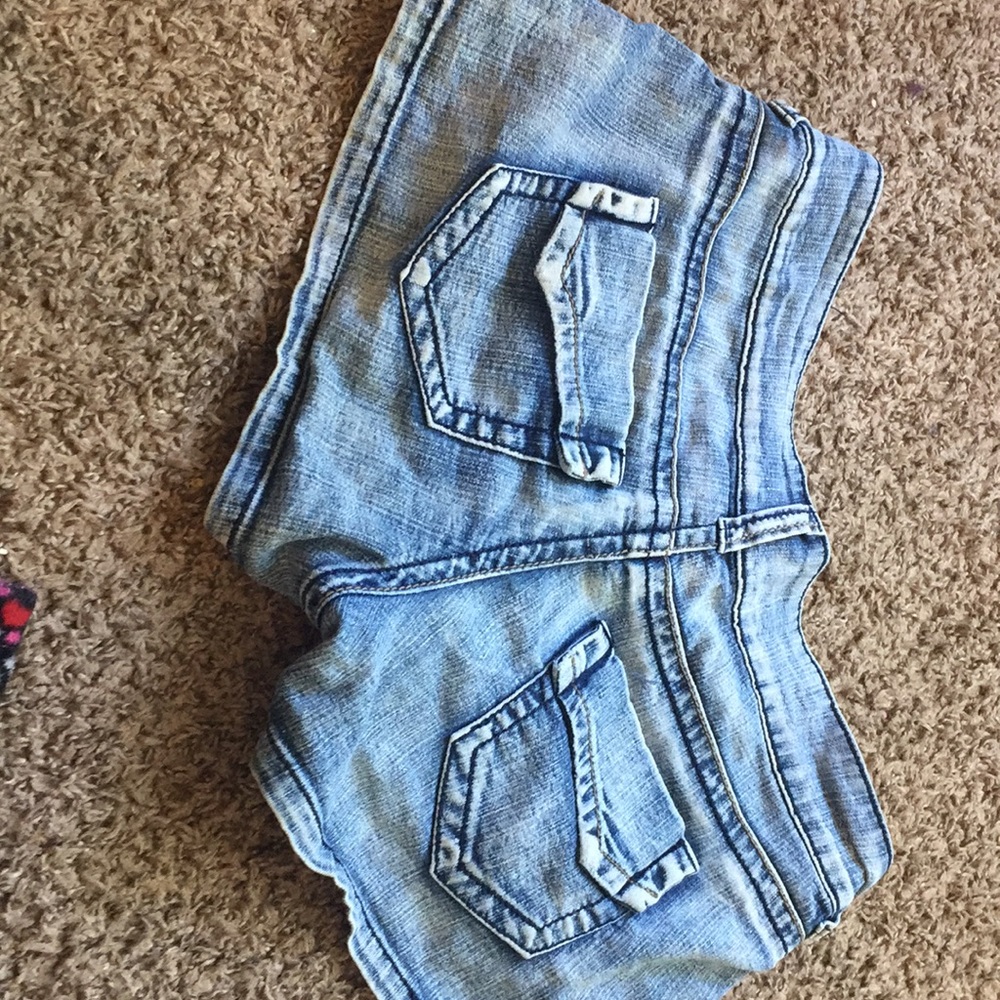 Shorts - Picture 3 of 3